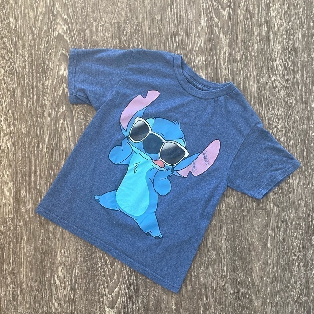 Disney Stitch short sleeve T-shirt.‎ Size XS
